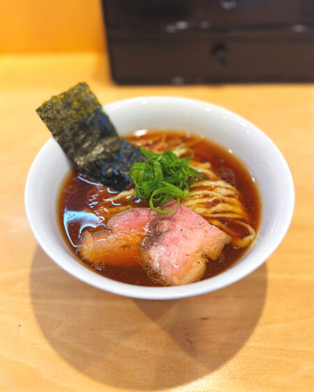 「軍鶏そば」の醤油のどんぶり