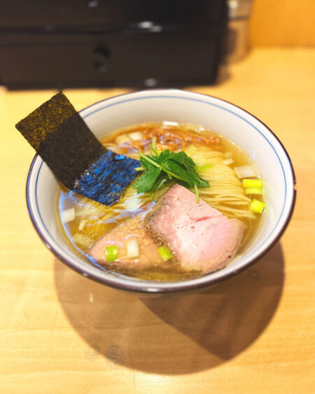 「軍鶏そば」の塩のどんぶり