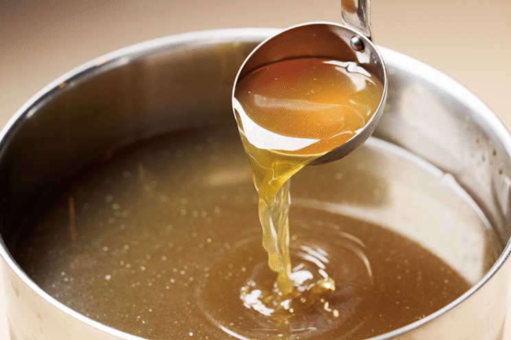 伊豆大島のオオシマオーシャンソルトをメインとする3種の塩に、マッシュルーム、ホタテを使用し、旨みを詰め込んだ塩ダレ。