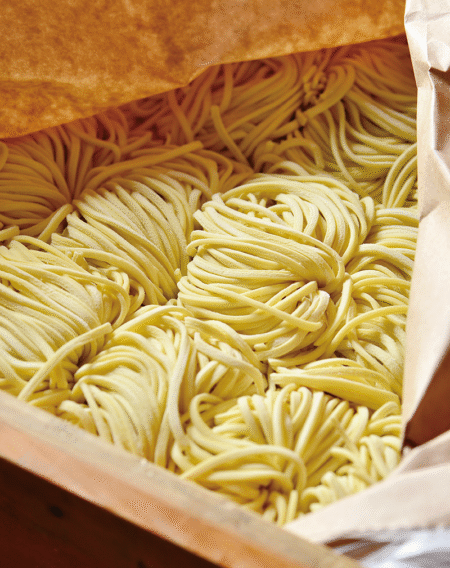 国産小麦100％。香りがよく噛み応えもある。