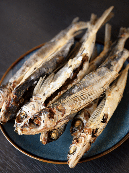 主役のあご煮干し。あご煮干しの上品な旨みに焼きあご煮干しの薫香を重ね、インパクトを持たせている。