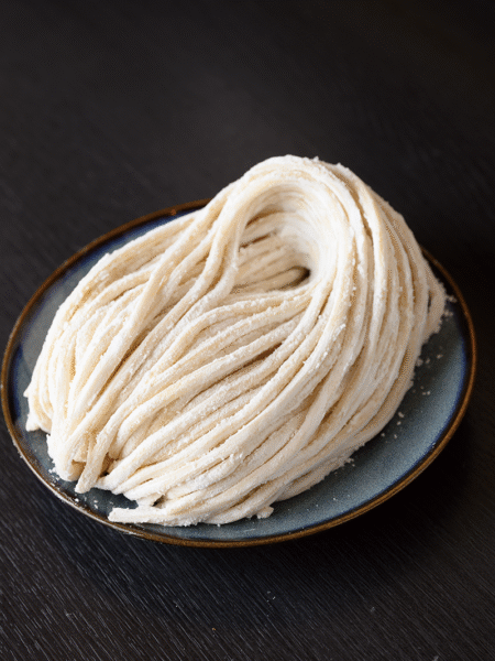 もちもち、ぷりぷりの超多加水自家製麺。