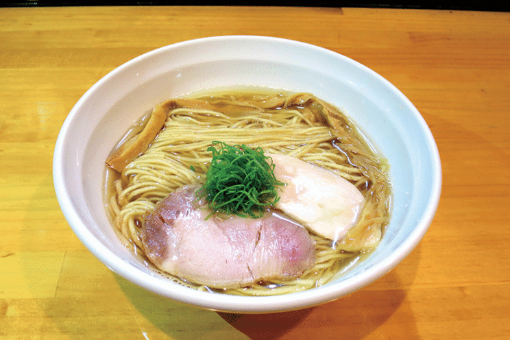 「白醤油らーめん」（900円）は、よりスープの個性が引き立つように仕上げられ、その味を絶賛する声も多数あがった。