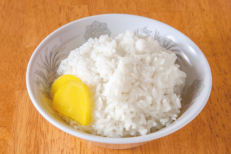 大粒で甘み、もっちり感が魅力のご飯「さがびより」（中／150円）。