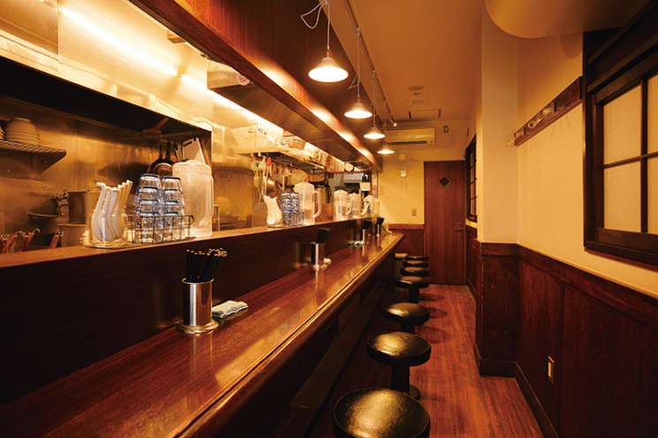 落ち着いた佇まいの店内。