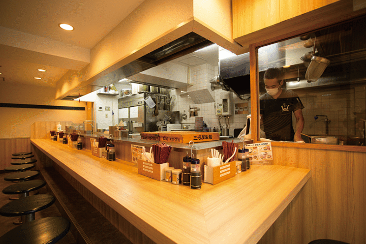 店内には笠岡ラーメンの認定書が。