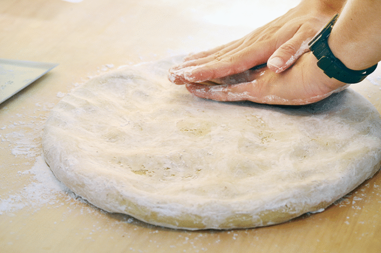 機械を使わず、粉から麺に仕立てる純手打ち麺。毎朝その日に使う麺を打っている。