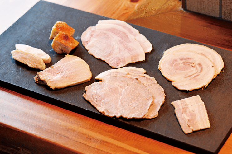 スープの味やメニューに合わせ、7種類ものチャーシューを使い分けている。