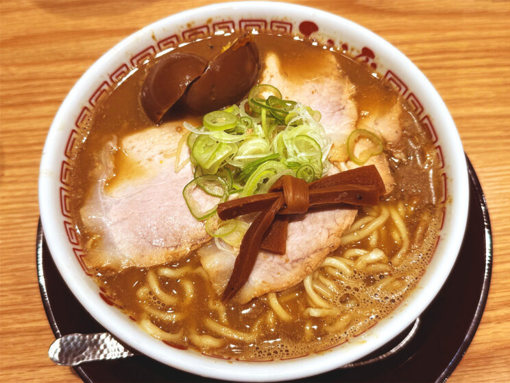 『中華そば ひらこ屋』のラーメン「こいくち煮干（コク照り完熟玉子入り）」