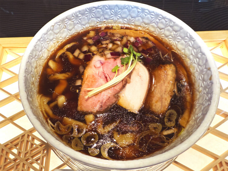 『中華そば 炎（ほむら）』のラーメン「中華そば 醤油」